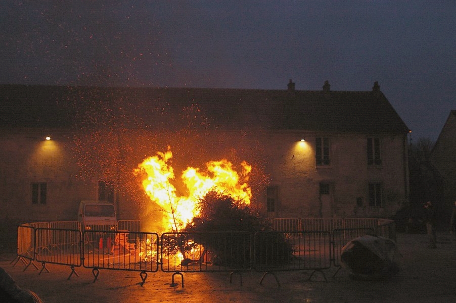 Sapins Galette et cidre: feu de joie sapins 055